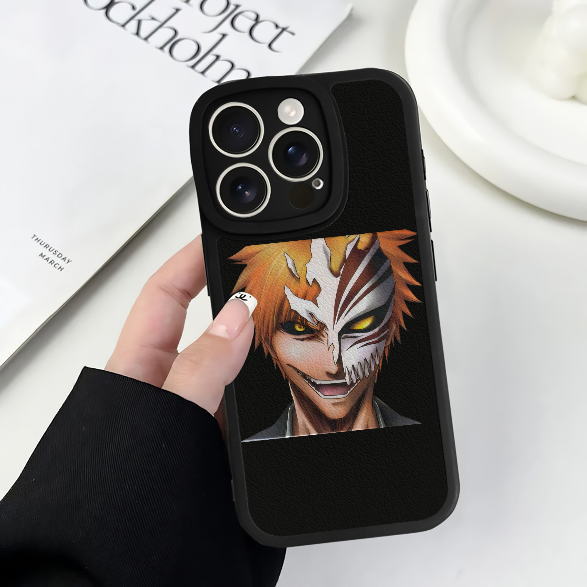 ブリーチ 黒崎一護（くろさき いちご）BLEACH Kurosaki Ichigo 【iPhone 16シリーズ対応】シリコンスマホケース（レザー調） 材質：シリコン